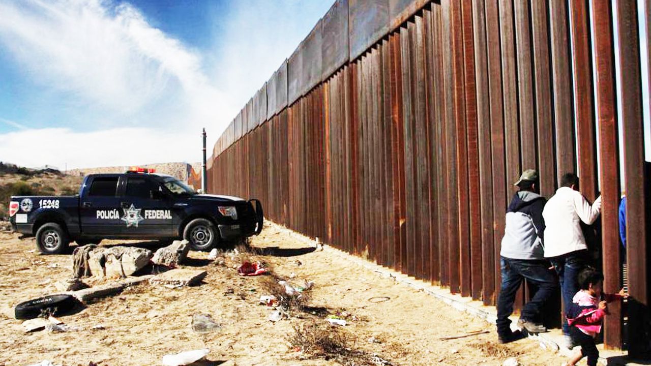 Patrulla fronteriza de EEUU deporta a 2500 migrantes ilegales de México