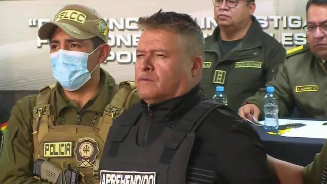 El Ministro de Defensa dice que Zúñiga fue destituido un día antes de su "golpe fallido"