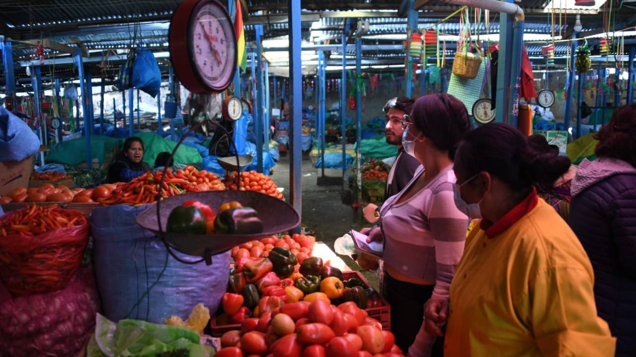 Bajan los precios en los mercados para alivio de la economía familiar