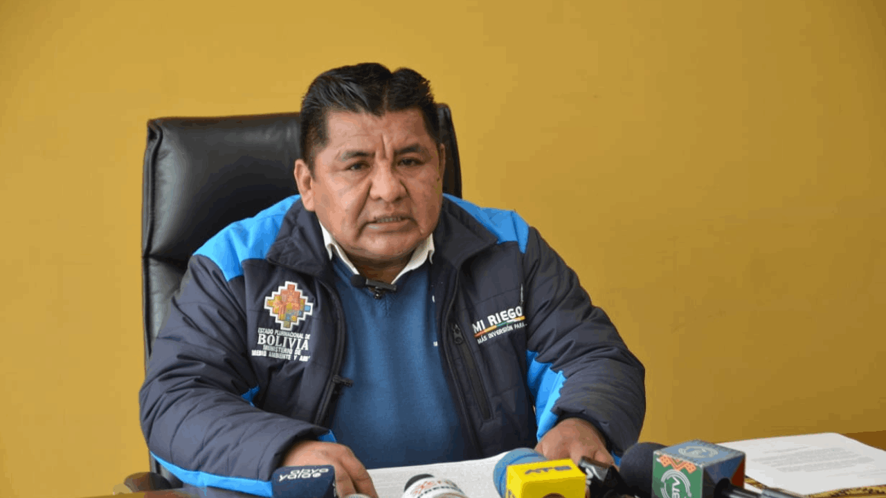 Renuncia el ministro de Medio Ambiente, Juan Santos Cruz