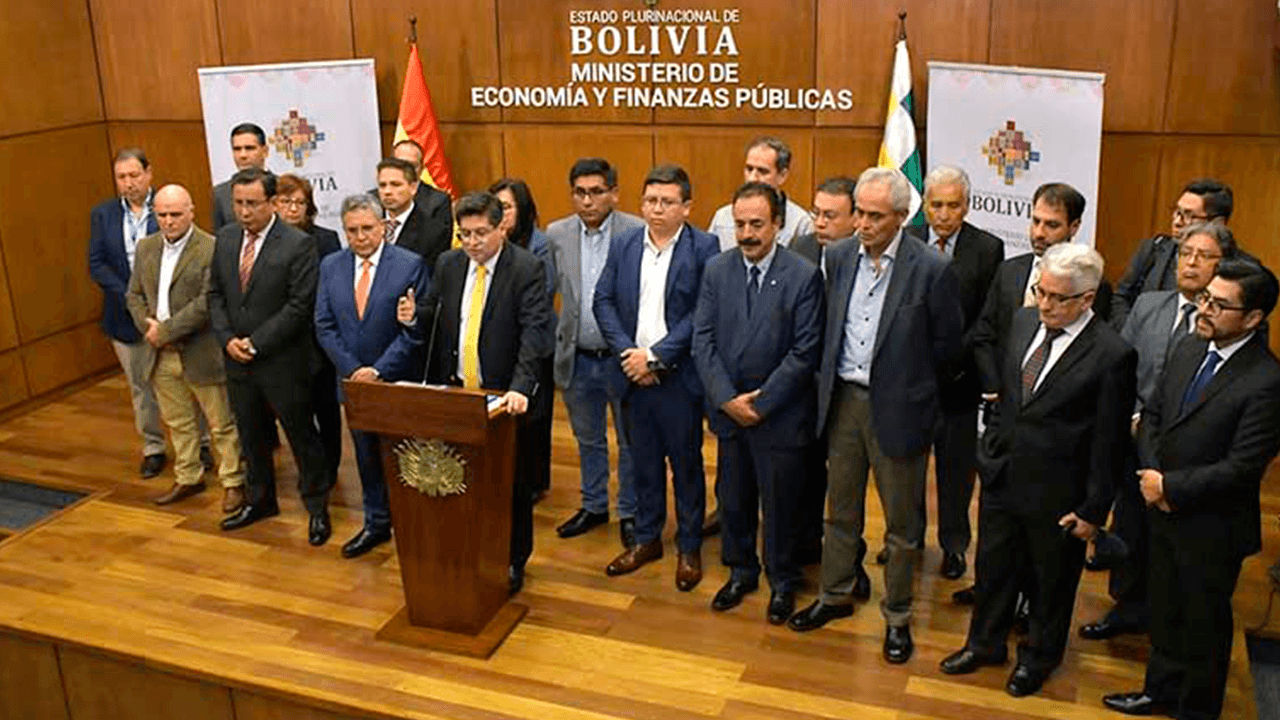 Empresarios piden diálogo para crisis de dólares
