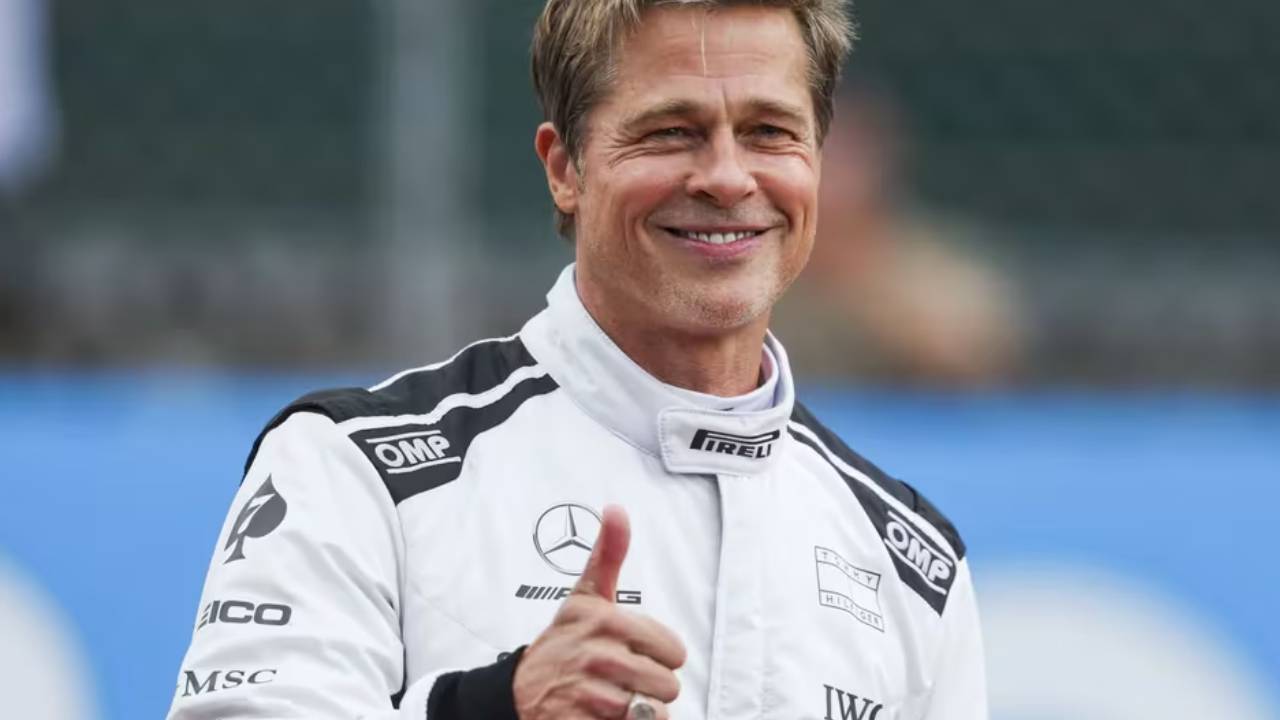 Brad Pitt en el primer póster de 'F1', su nueva película como piloto de carreras