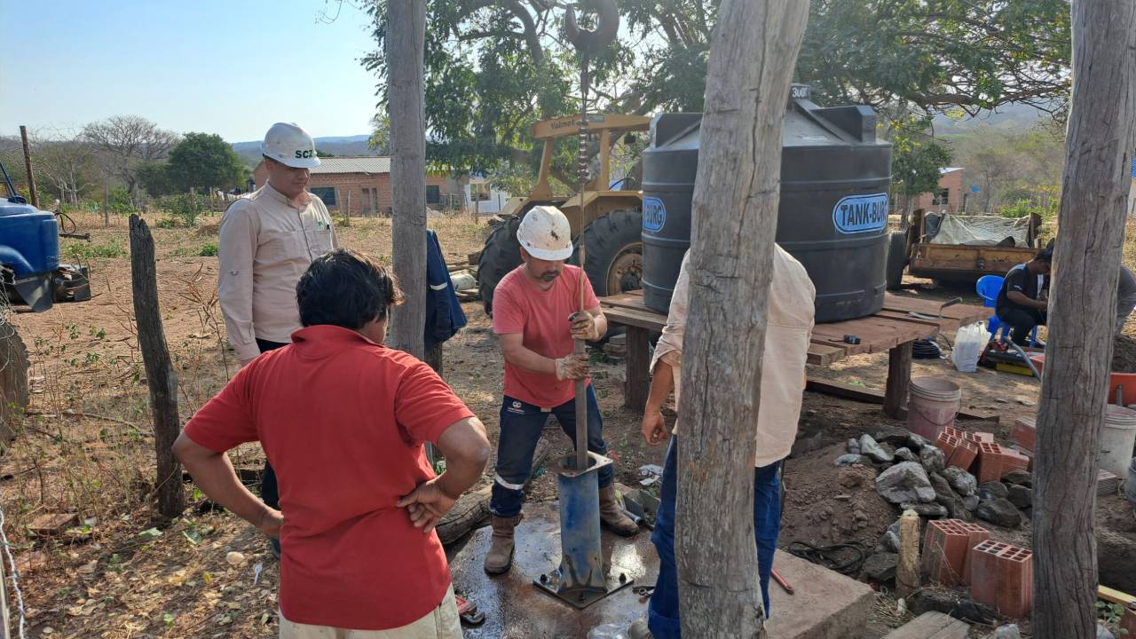 Benefician a 2.000 habitantes de Lomerío con mantenimiento de pozos de agua