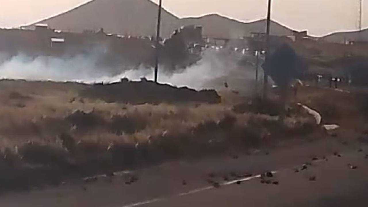 Intervención Policial en Bloqueo de Carretera en Caracollo