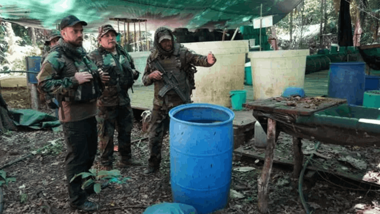  Descubren megalaboratorio de producción de cocaína en Villa Tunari