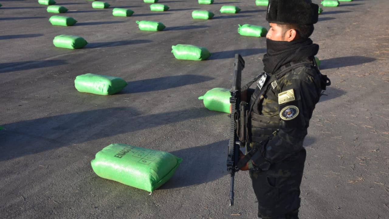 Operativos Antidroga en Cochabamba: Incautación de Coca Peruana y Marihuana por Valor de $257,000