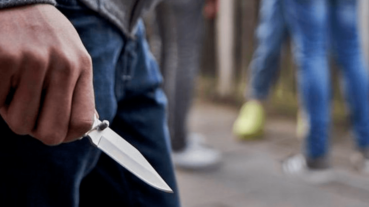  Hombre al ser rechazado por la ex pareja; la atacó y a 3 personas más.