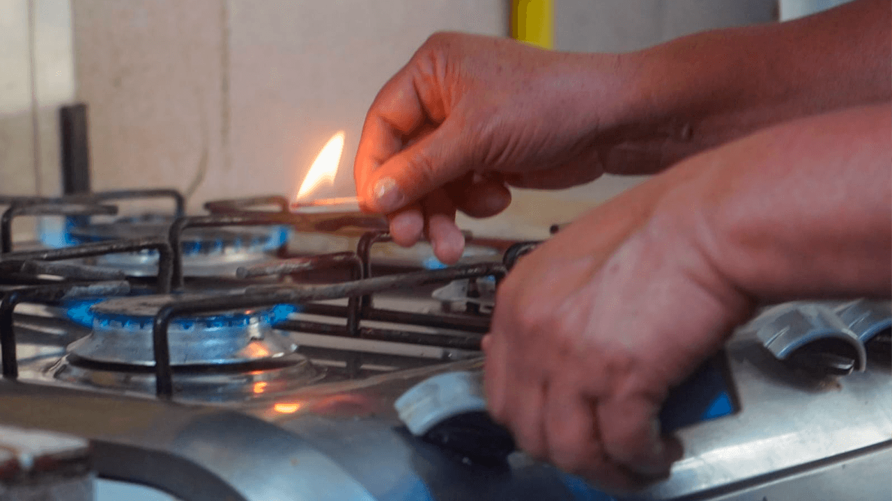 Arce inaugura redes de gas en Alpacoma beneficiando a 1,210 personas