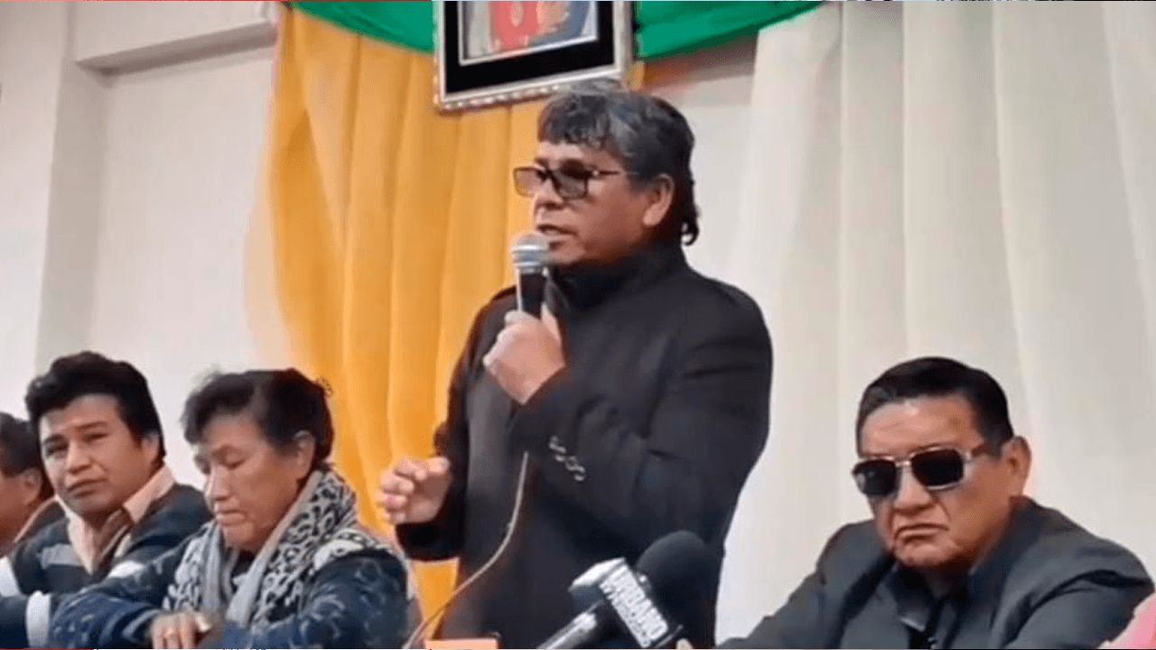 Choferes de Oruro inician bloqueo indefinido por escasez de combustible