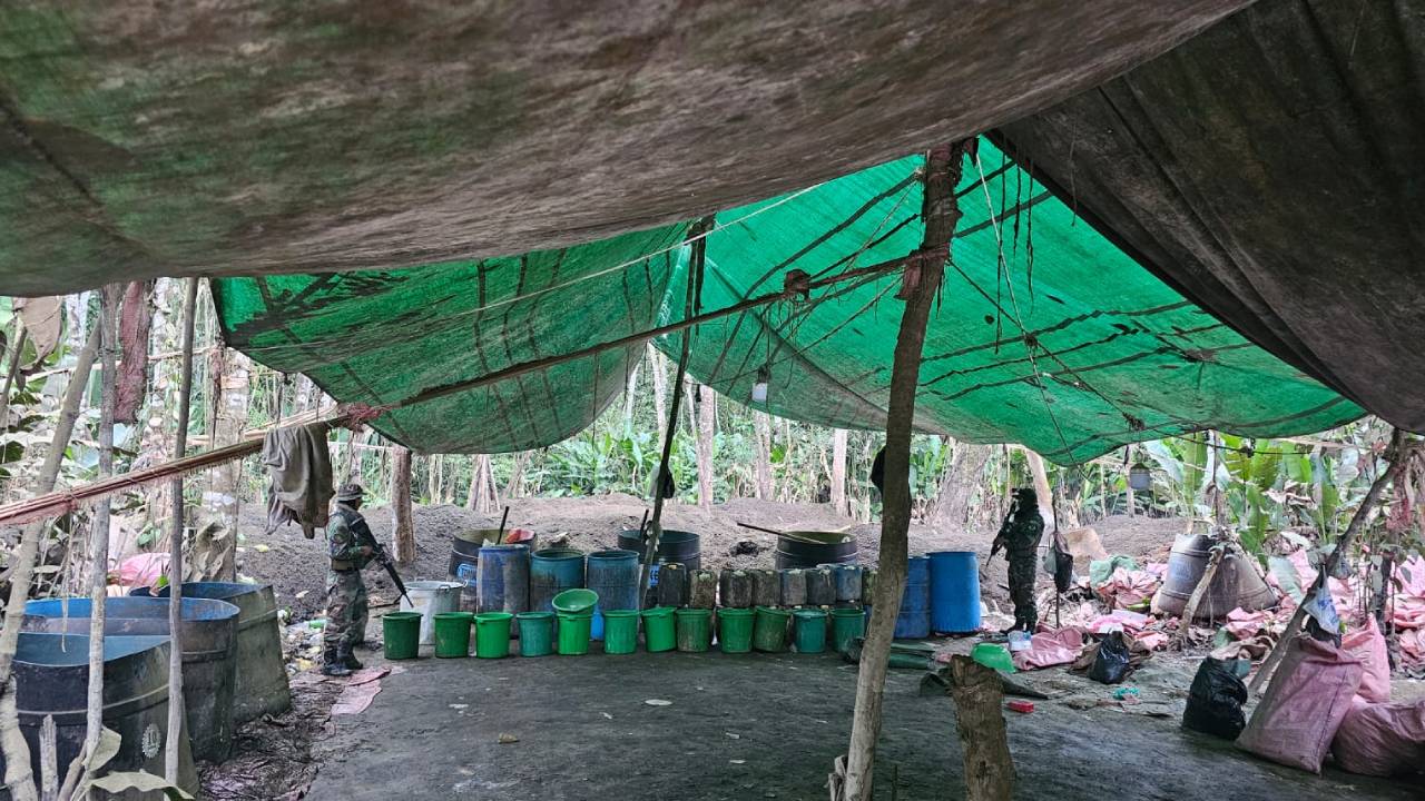 Destrucción de Fábricas de Cocaína en Villa Tunari
