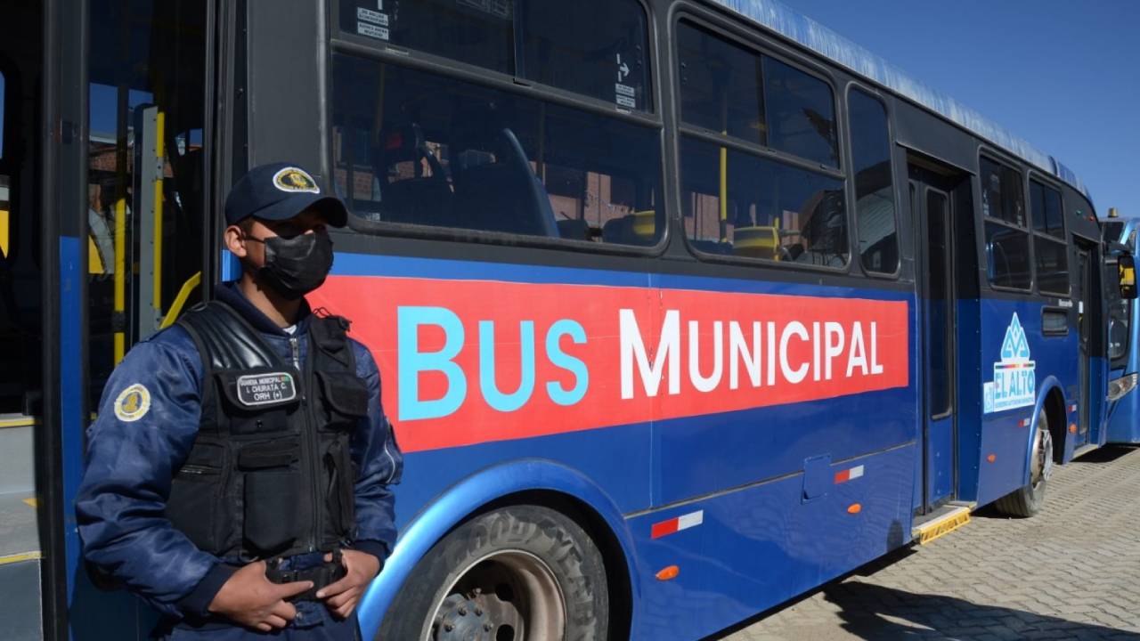 Buses municipales suspenden servicios por falta de diésel