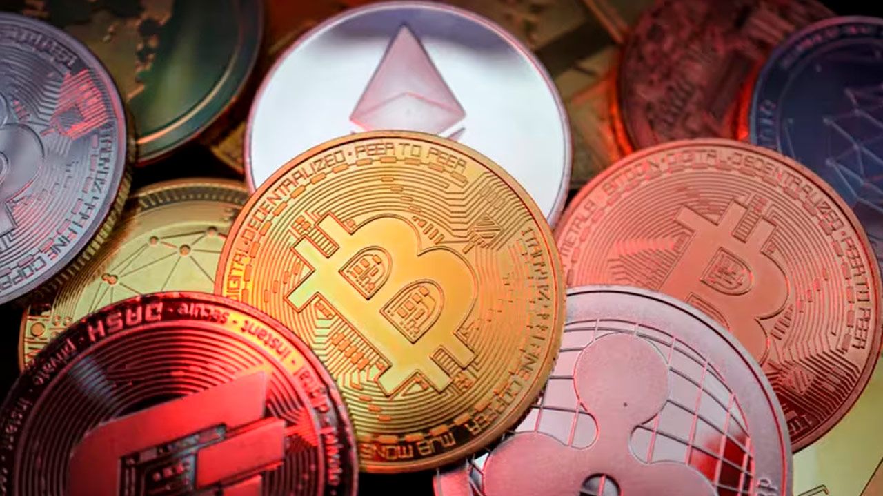 Lunes negro golpea al Bitcoin: Pierde casi 10 mil dólares de valor