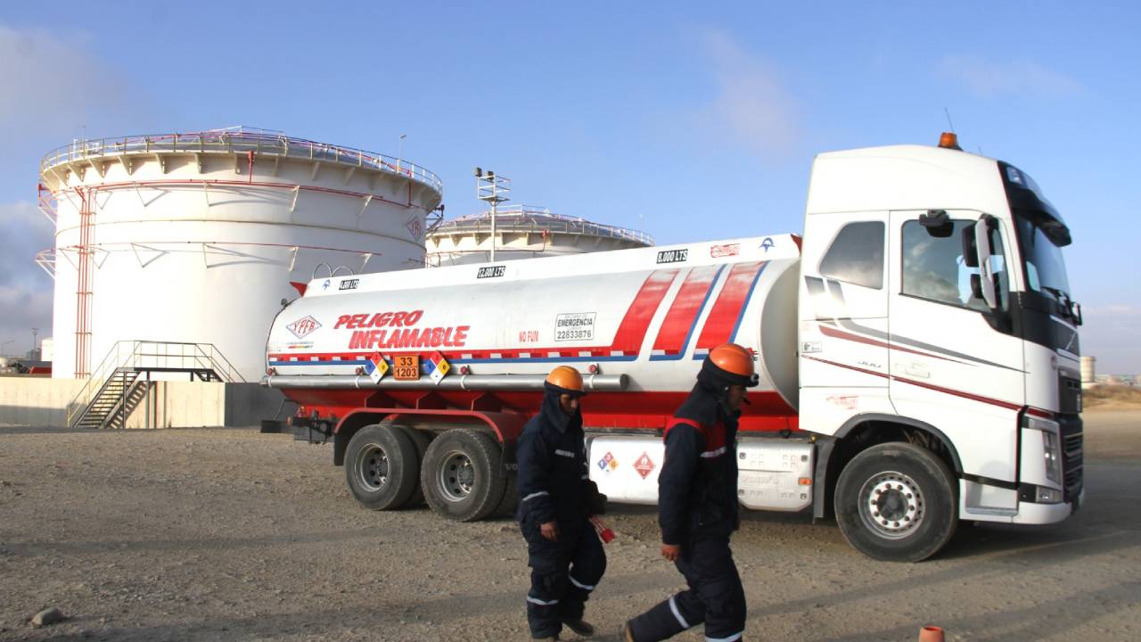 Gasolina Premium Plus se comercializa en 54 surtidores del eje central de Bolivia