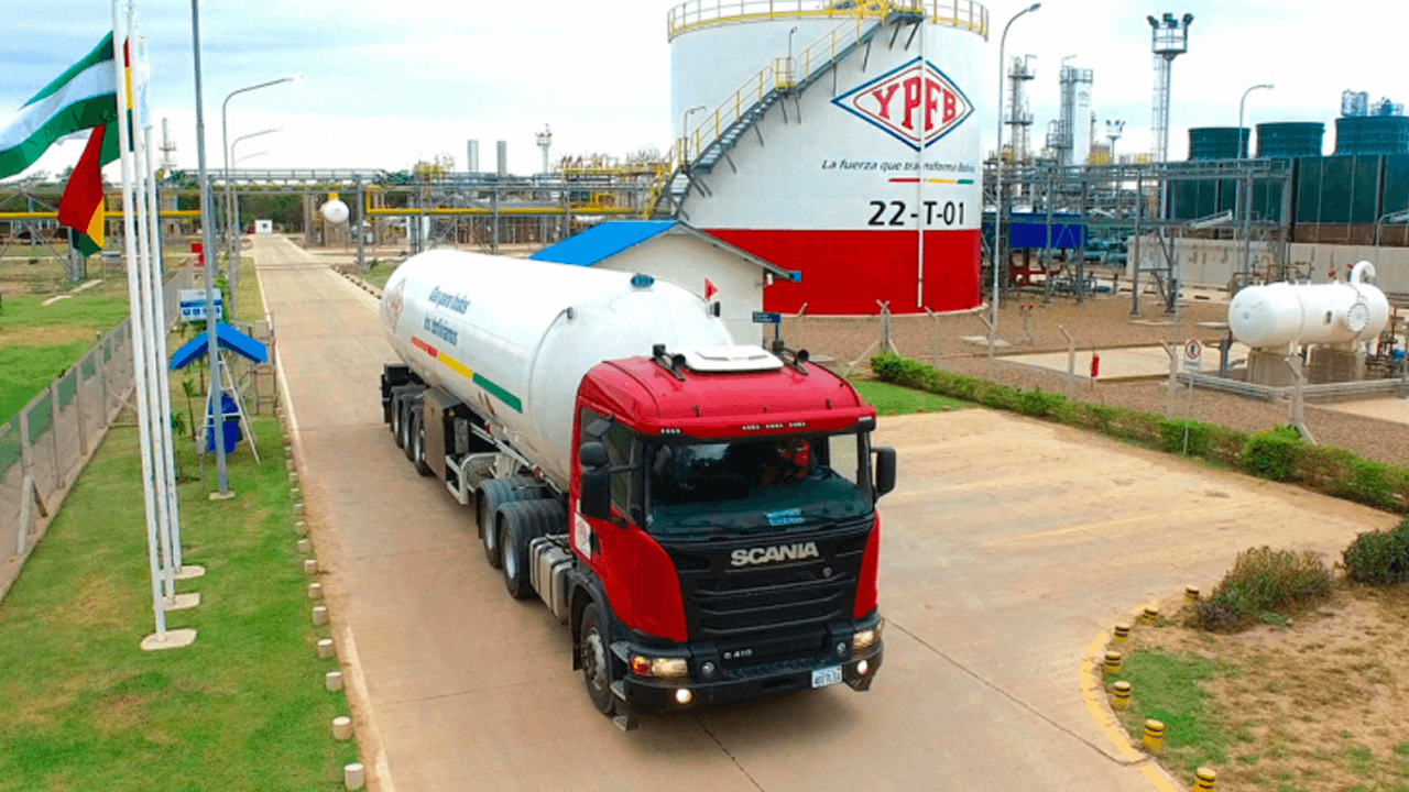 Nuevo ministro de hidrocarburos se propone reducir la importación de combustibles en Bolivia