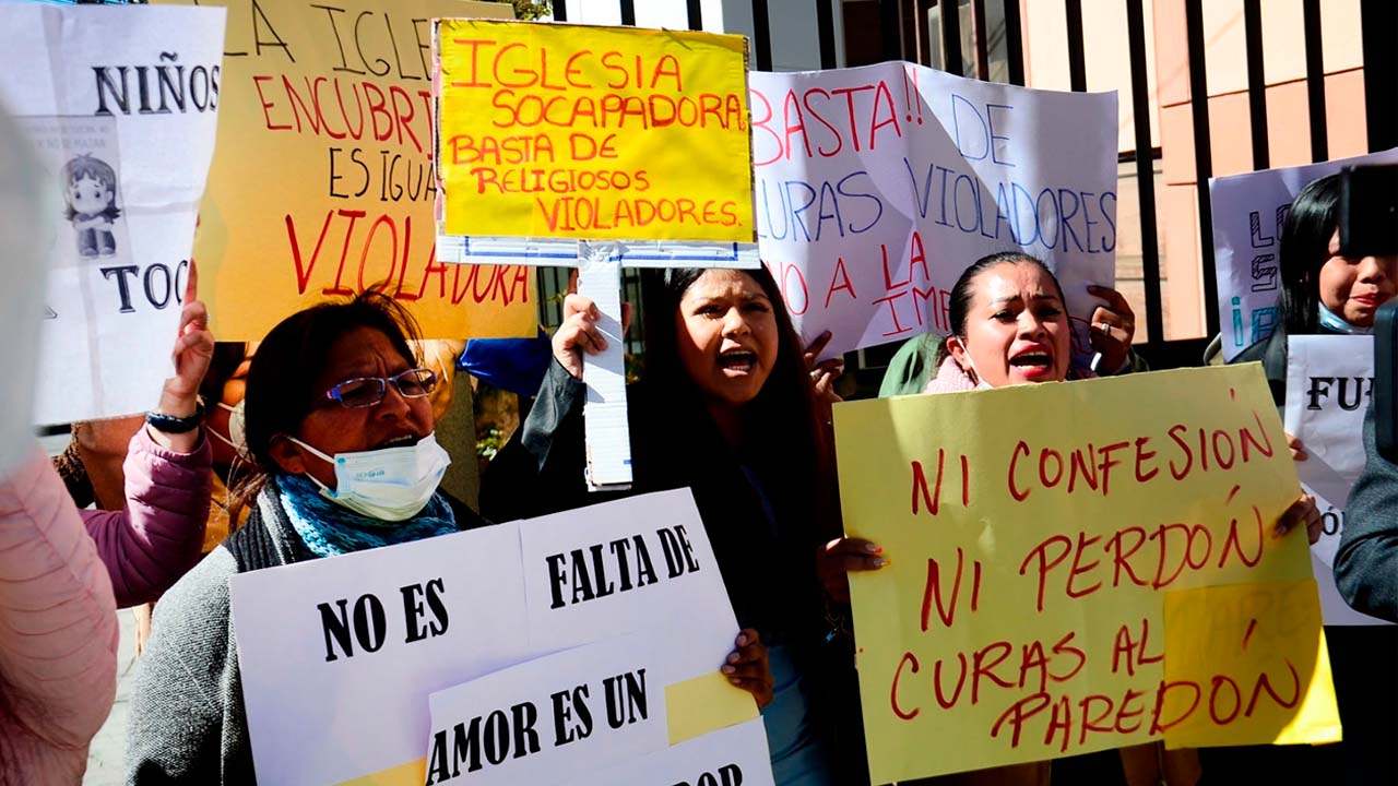 laicos demandan una postura de  "tolerancia cero" frente  a la pederastia