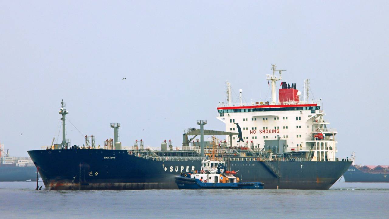 YPFB descarga 270.000 Bbl de diésel en Arica y despacha el producto en cisternas a Bolivia
