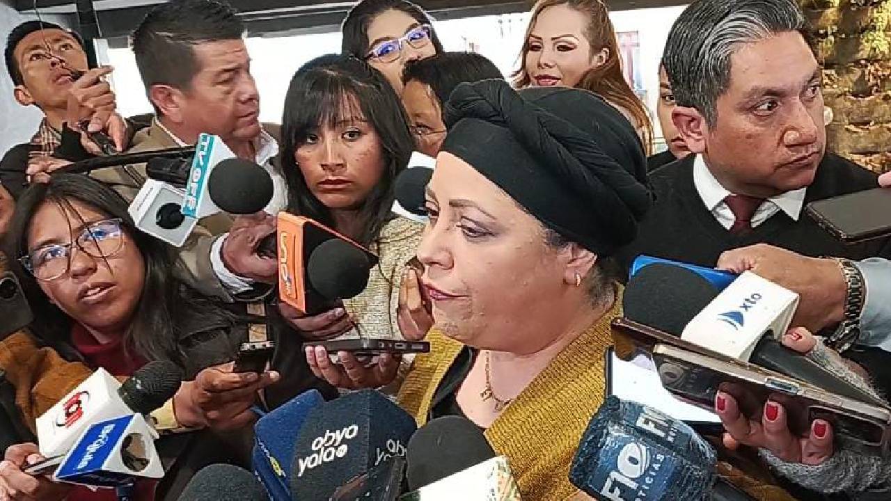 Bolivianos decidirán futuro de la subvención de carburantes en referéndum