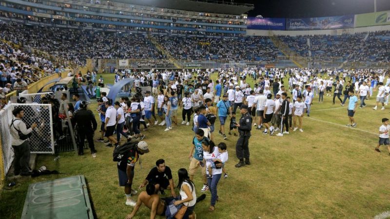 Estampida en el salvador, se registran 12 fallecidos 