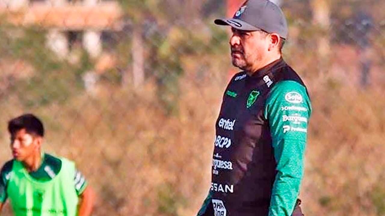 Óscar Villegas promete "buen fútbol" para el debut de Bolivia en El Alto