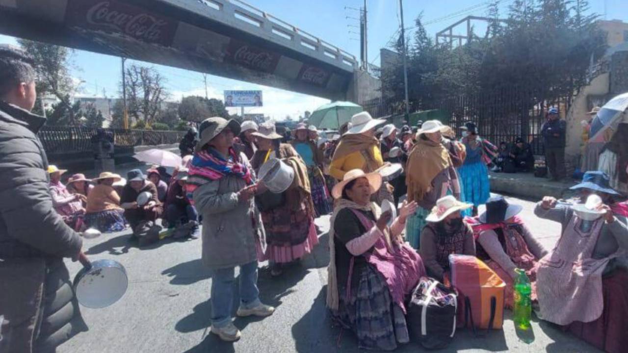 Contra el alza de precios, gremiales alteños protestan con cacerolazo y bloquean avenidas
