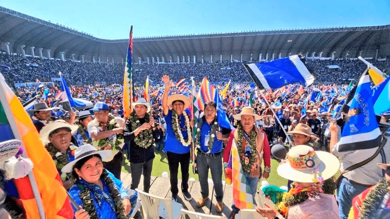 Evo Morales y su fracción del MAS elevan la presión política con ampliado en Villa Tunari