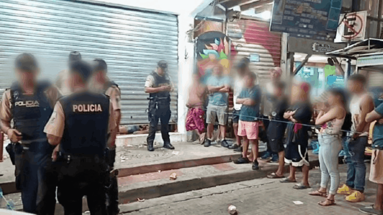 Ecuador: Hombres matan a tiros a seis personas en una localidad turística