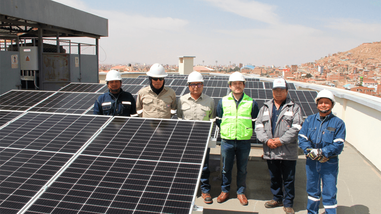 YPFB instala sistema fotovoltaico de 19 KWp en Oruro para ahorro energético y beneficios ambientales