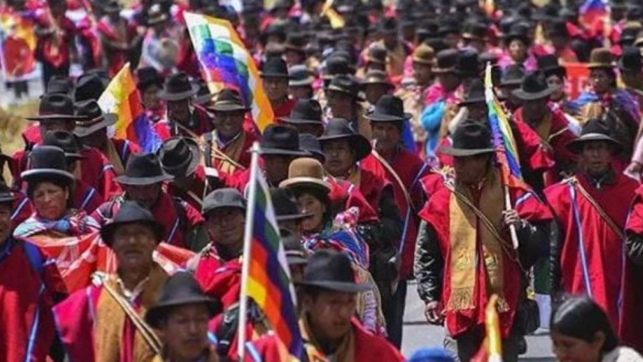 Terminales operan con normalidad; tres bloqueos activos en achacachi