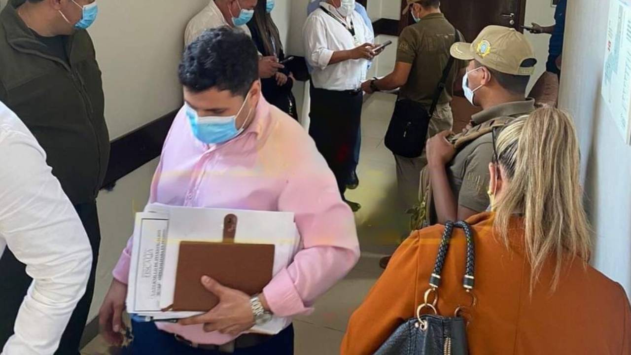El programa de cirugía de 'El Colla' suspende declaración informativa debido a atentado criminal en enconada