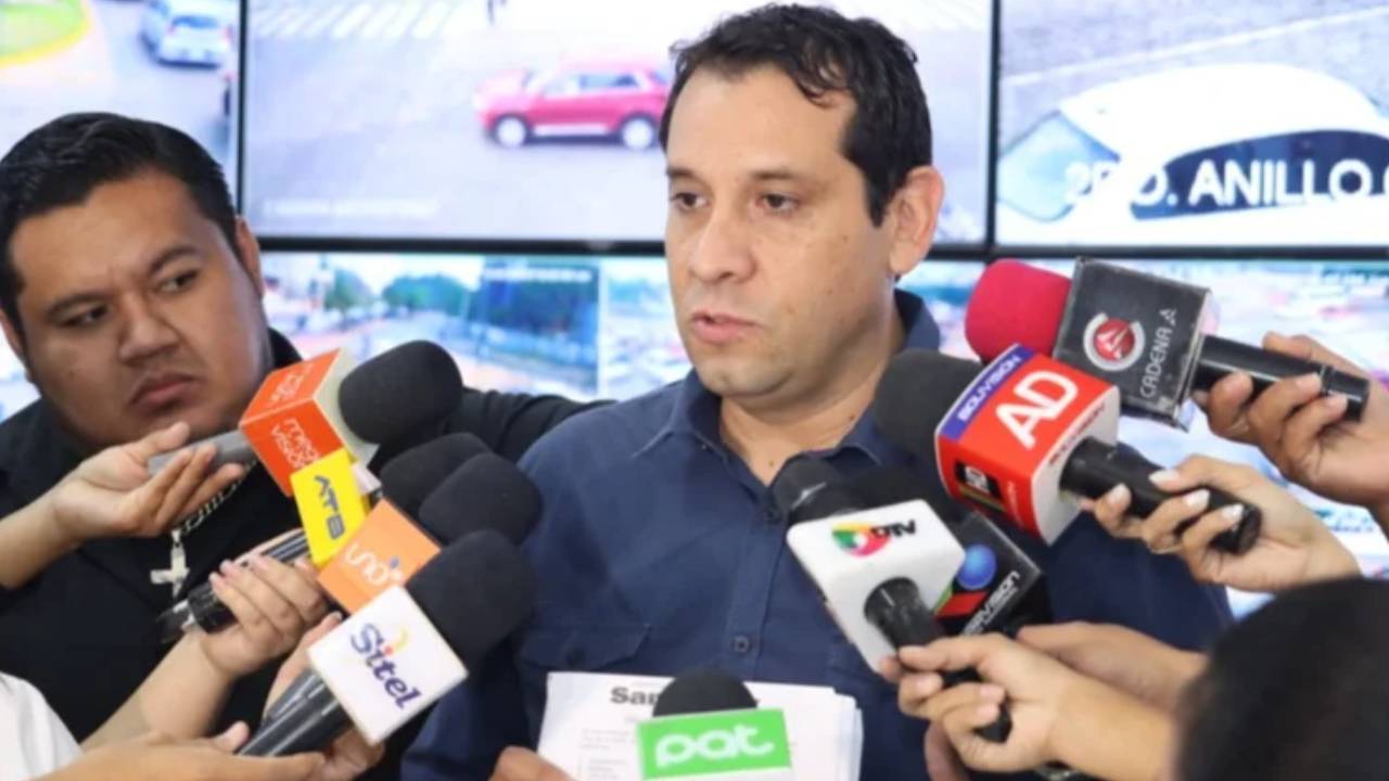 Alcaldía cruceña establece multas y abre línea para denunciar a micreros que suban tarifas