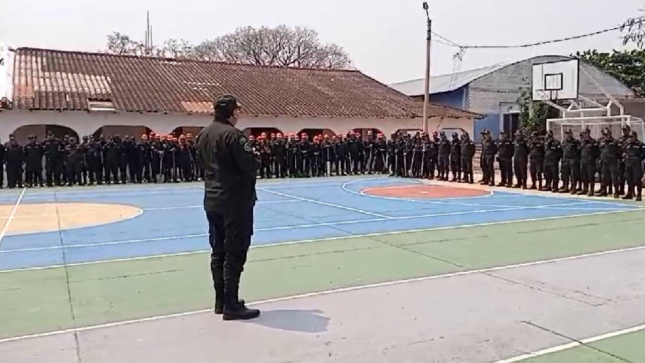 300 policías se movilizan hacia municipios afectados por incendios en Santa Cruz
