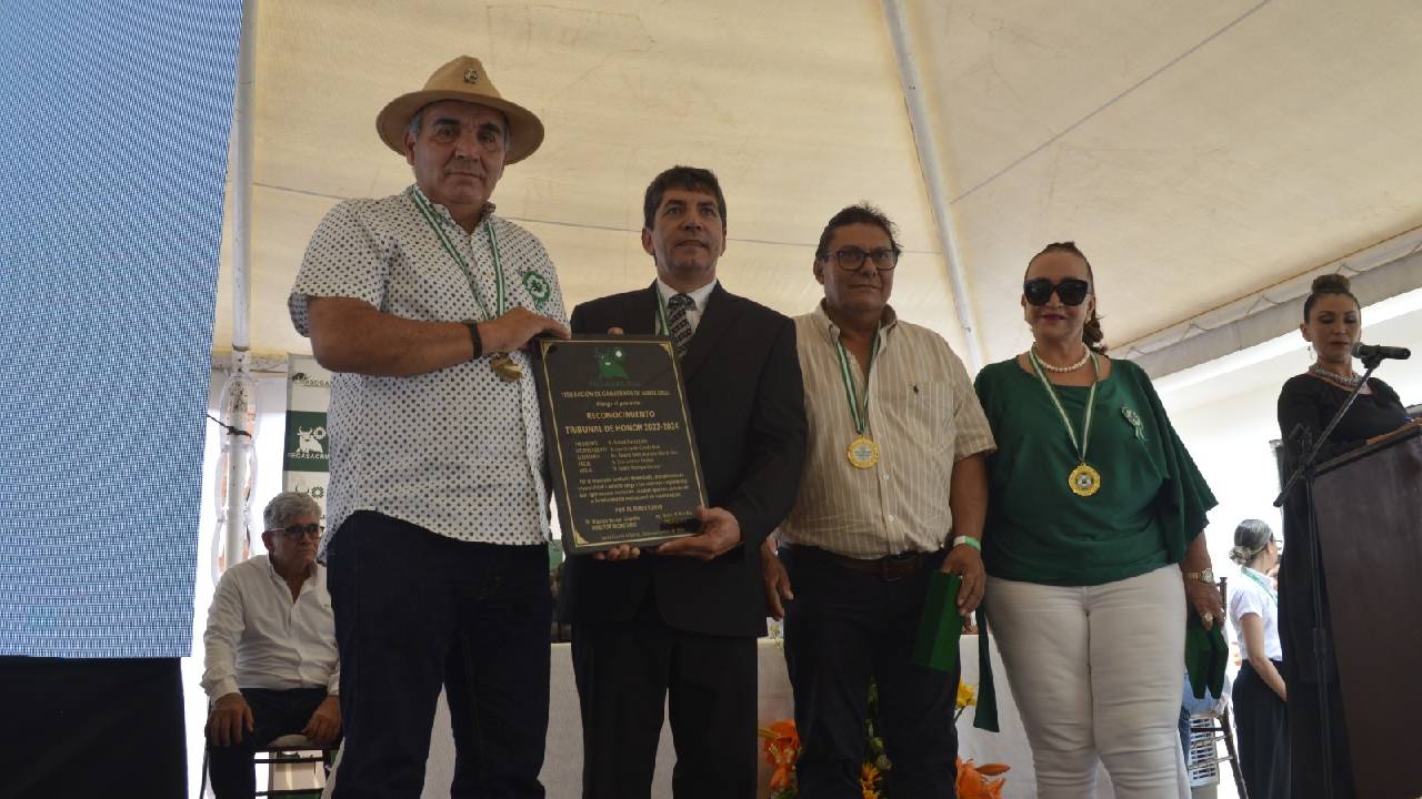 Reconocen el aporte de empresarios y productores en el día del ganadero