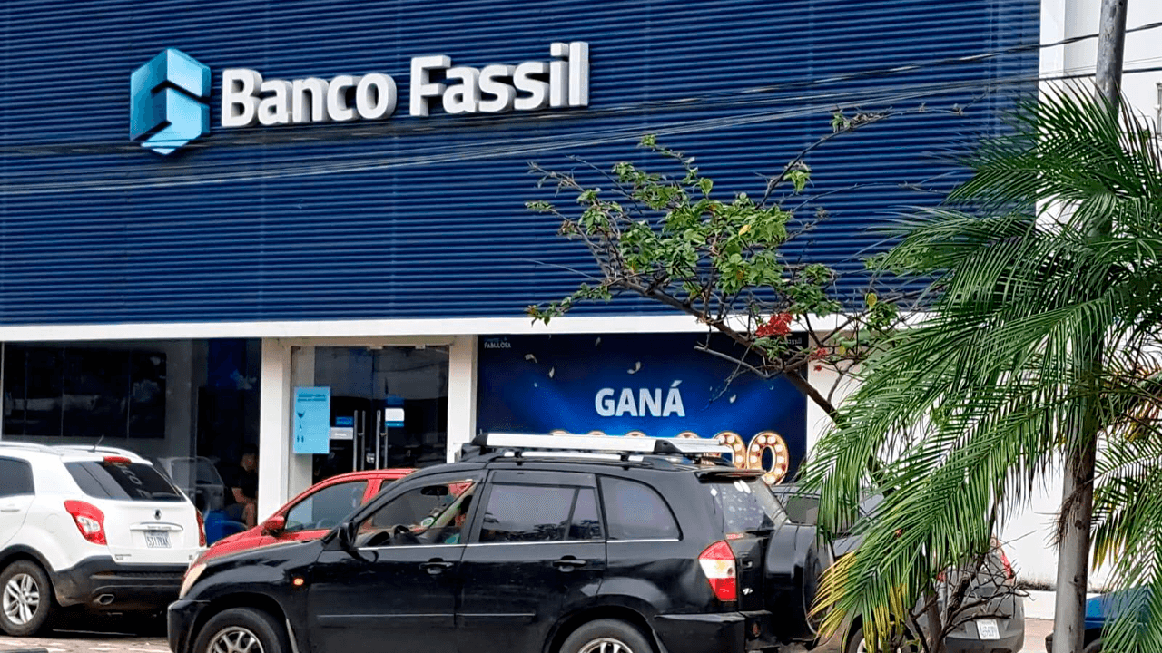 Ex trabajadores del Banco Fassil harán protestas y bloqueos