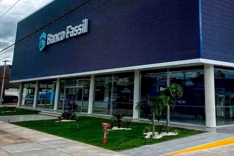 Justicia ordena 90 días de detención para la exgerente del Banco Fassil