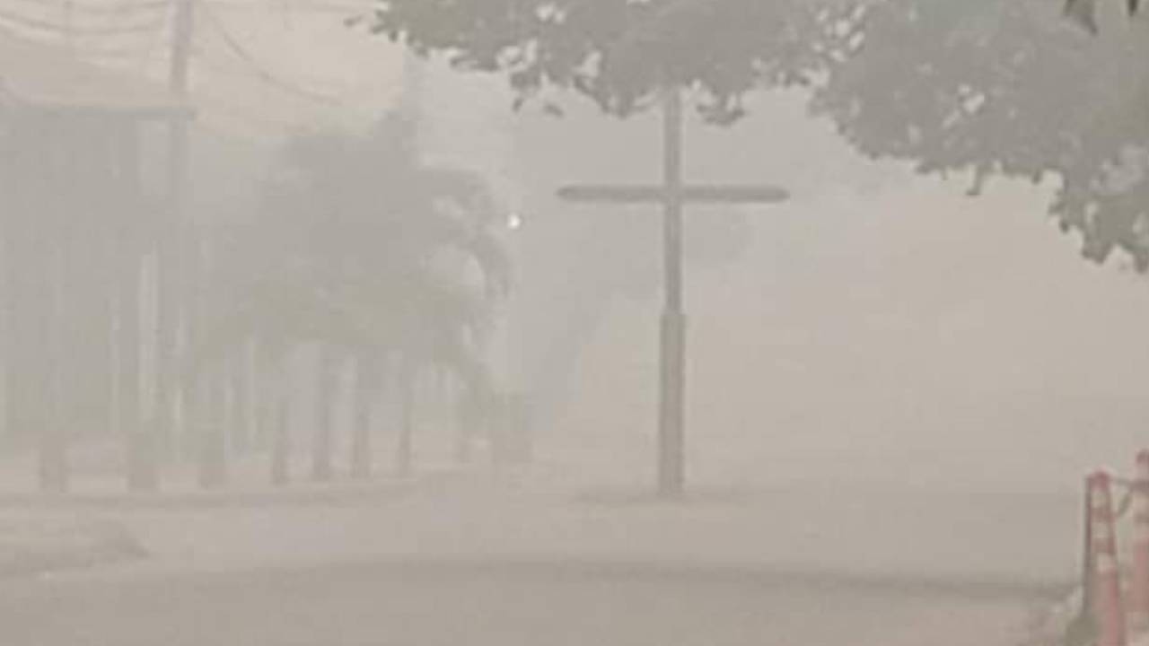 Grave situación por intensa humareda en San Ignacio de Velasco: visibilidad reducida a menos de 50 metros