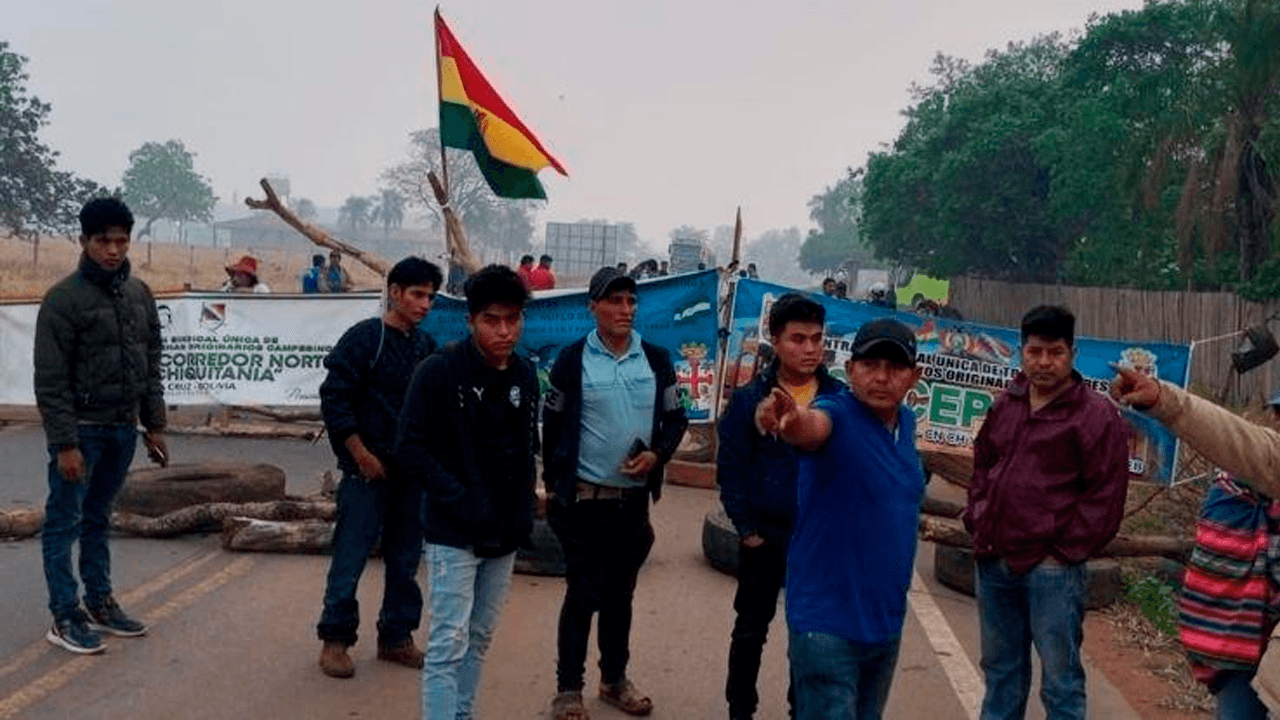 Campesinos bloquean Concepción exigiendo la abrogación del decreto de pausa ambiental
