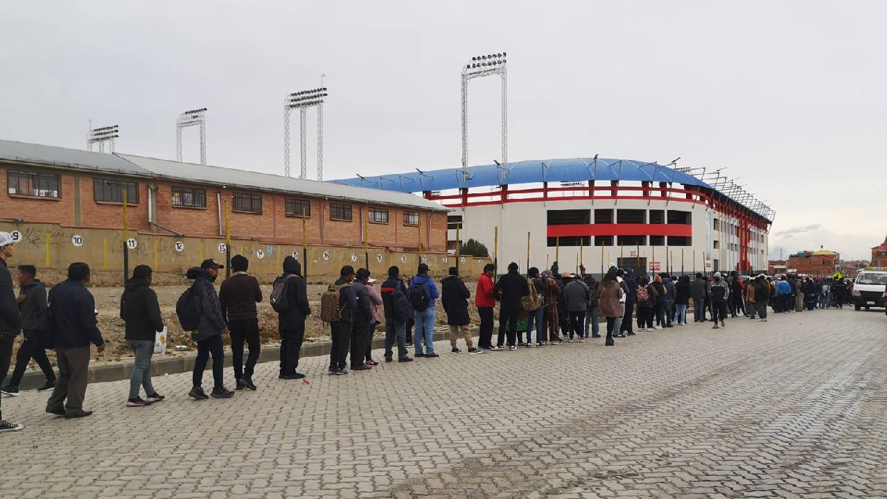 Anuncian arresto de revendedores de entradas para el partido Bolivia - Colombia