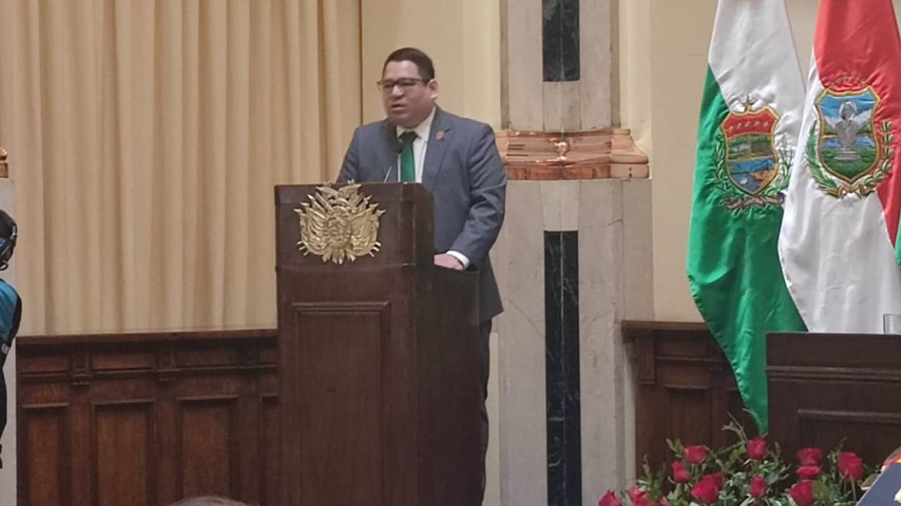 Roger Mariaca jura como Fiscal General del Estado
