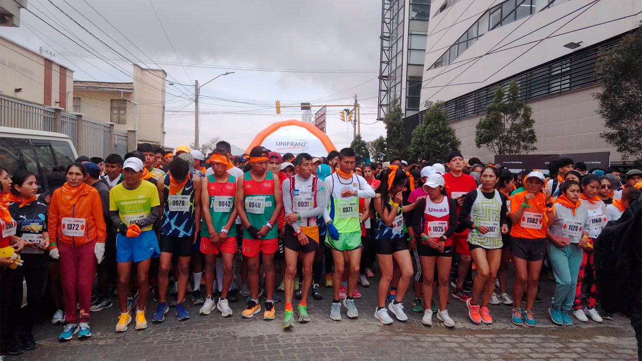 Alcaldía y Unifranz recolectan 1.500 kilos de víveres para albergues a través de la carrera 5K en El Alto
