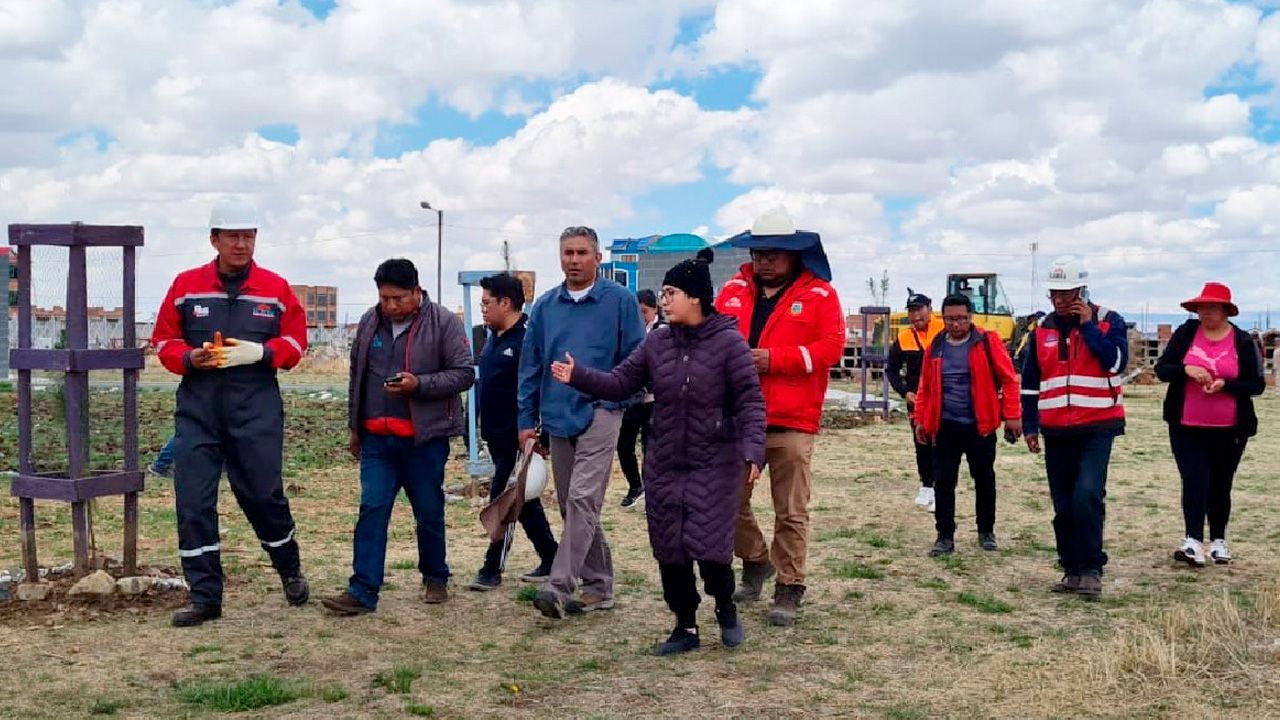Eva Copa lidera la limpieza del Cementerio Mercedario en preparación para Todos Santos