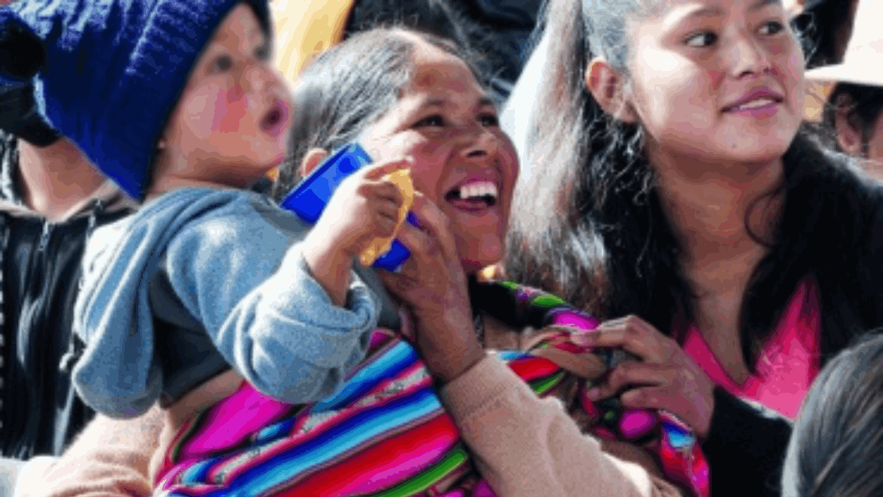 Luis Arce, envió un mensaje de felicitación a las madres bolivianas