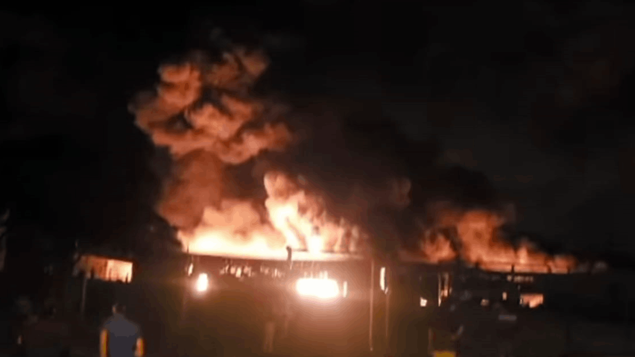 Confirman hallazgo de un hombre calcinado en instalaciones incendiadas