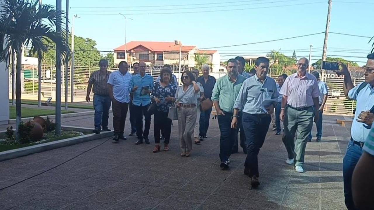 Sectores productivos exigen soluciones urgentes en reunión con el presidente Arce