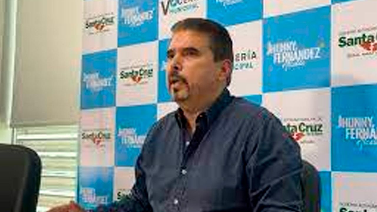 Alcalde busca diálogo para levantar el paro de transporte en Santa Cruz