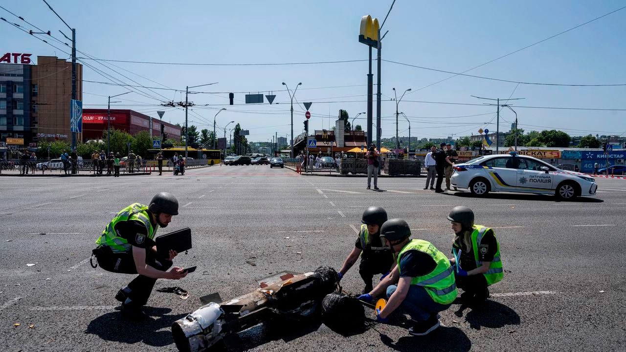 Estudiantes de Kiev se vieron  obligados a ser evacuados  debido a los ataques aéreos