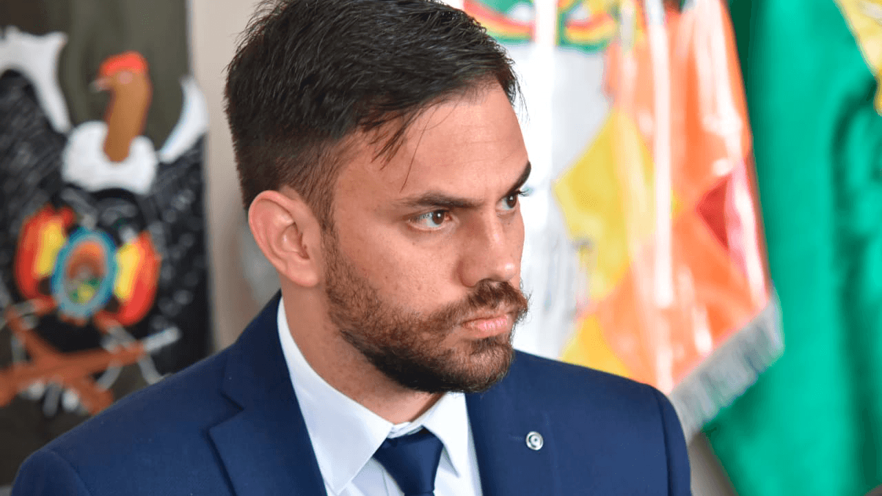 Gobierno ofrece seguridad a periodista que investiga el caso Banco Fassil