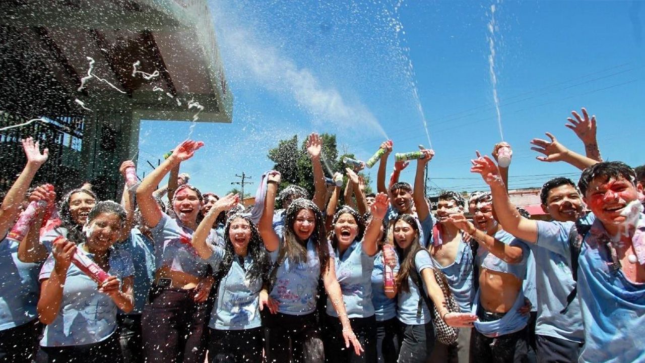 Unidades educativas adelantan cierre de clases en Santa Cruz
