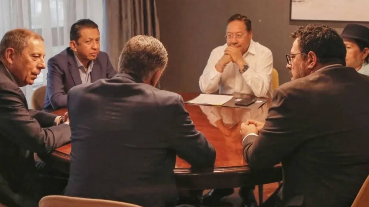 Arce se reunió con el presidente electo de Uruguay en el marco de cumbre del Mercosur