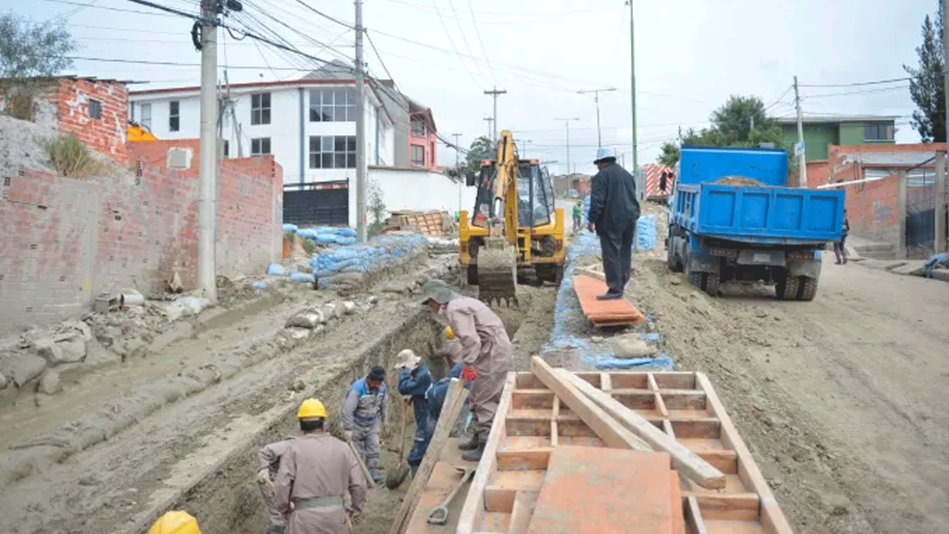 Abren canal para controlar la bajada de aguas en Bajo Llojeta