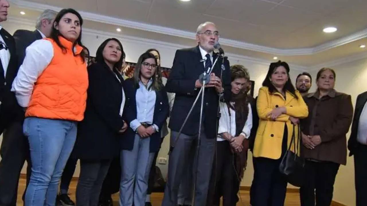 Mesa desliza traición política del FRI y de Tuto Quiroga contra bloque opositor unitario